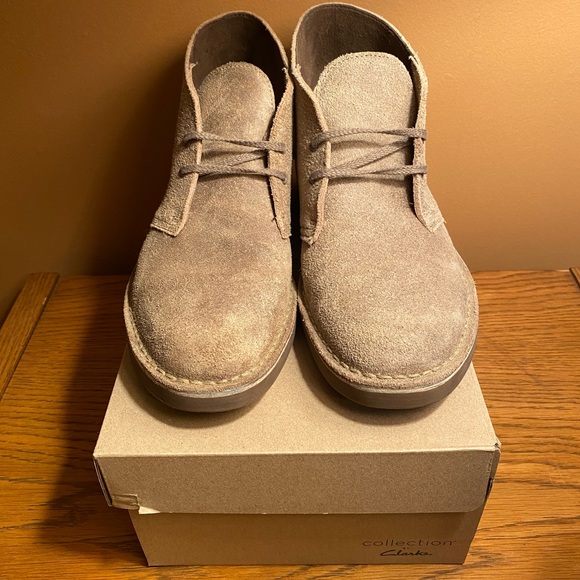 Size 10 Clarks Chukka Boots - Picture 2 of 5